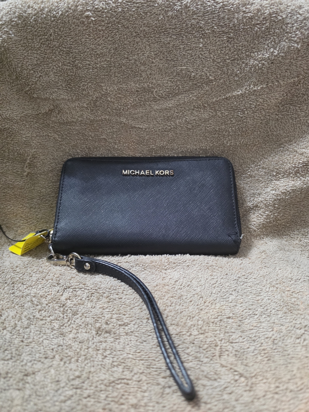 Michael Kors Jet Set Travel Large Continental Zip Around Wallet Wristlet.